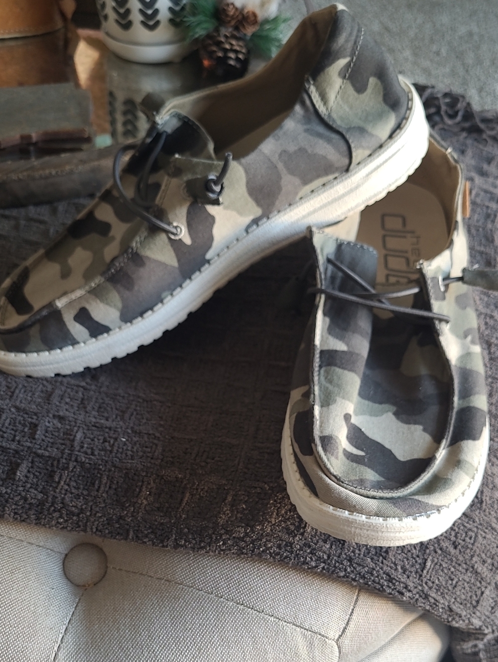 Hey Dude Women's Camo Slip-On Loafers. Size 8. Bin 8.